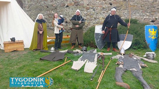Baszta w Krapkowicach znów żyje. Były walki na miecze, strzelanie z łuku i średniowieczny obóz Otwarcie sezonu turystycznego w Baszcie Bramy Górnej w Krapkowicach – pokazy walk rycerskich, strzelanie z łuku i średniowieczne warsztaty.