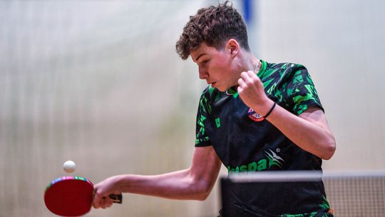 Mecz tenis stołowy: Chespa Żywocice kontra Katowice – Leon Krawczyk miał swój udział w zdobyciu jedynego punktu Chespy w starciu z liderem.