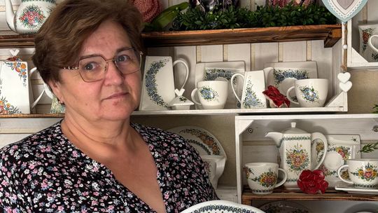 COOLTURALNI LUDZIE POWIATU KRAPKOWICKIEGO: Sztuka zamknięta w porcelanie