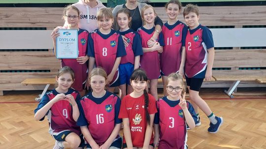 Dobre starcia w półfinale i awans - sportowy sukces uczniów PSSP nr 5 w Krapkowicach