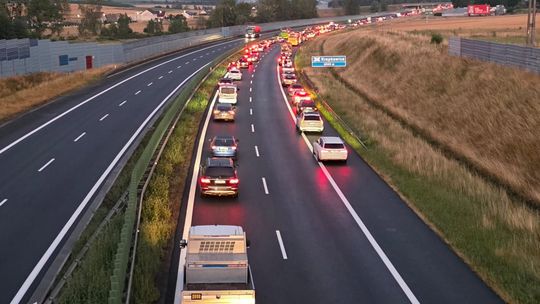 Dwa zdarzenia na A4 pod Krapkowicami. Ranni, rozbite auta i duże utrudnienia dla kierowców