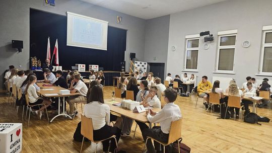 Emocje, rywalizacja i wiedza o gminie! Stradunia wygrywa finał „Quizolo o Samorządności” w Walcach