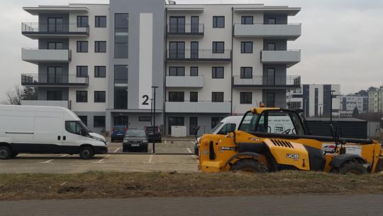 Gmina wybudowała pierwszy blok SIM w Krapkowicach. Lokatorzy odbierają klucze Gmina wybudowała pierwszy blok SIM w Krapkowicach. Lokatorzy odbierają klucze