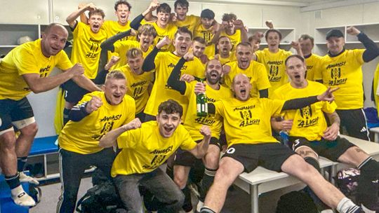 Gogolin rozbił Pogoń 6:1 i wraca do IV ligi! Wielka feta po meczu w Prudniku