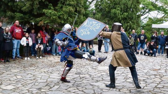 Historyczna pierwsza Noc Muzeów w Zamku w Rogowie Opolskim! Tłumy, atrakcje i średniowieczny klimat