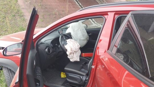 Kolizja na A4 koło Gogolina. Kierowca Hyundaia uderzył w bariery energochłonne