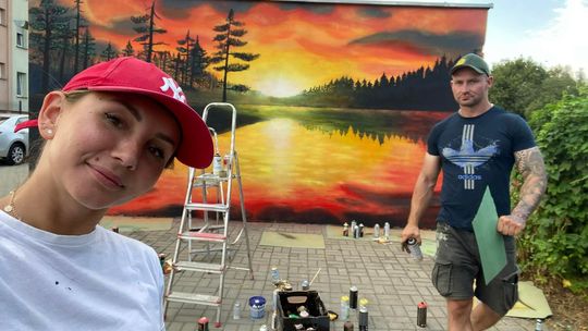 Krapkowice nabierają kolorów. Za graffiti stoi pasjonat, który ściąga artystów z całej Polski