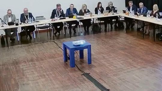 Lekarze i strażacy z gminy Krapkowice z odznaką „Zasłużony dla Miasta i Gminy”. Radni docenili lokalnych bohaterów