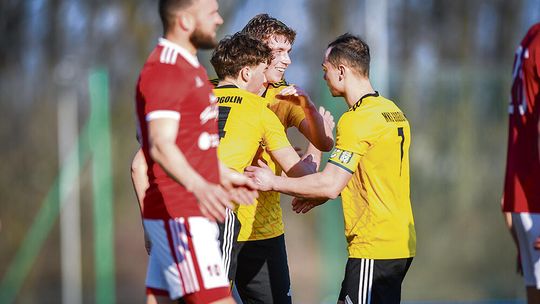 Lider wypunktował rywala