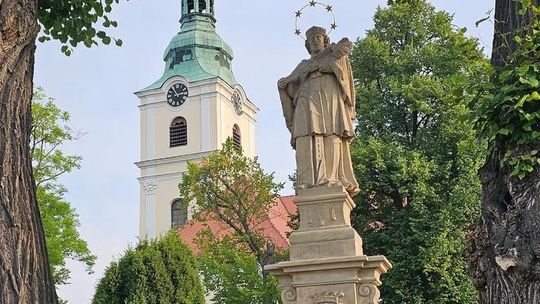 Ma prawie 250 lat. Figura św. Jana Nepomucena w Kamieniu Śląskim odzyskała dawny blask