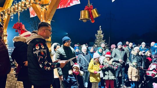 Na zdjęciu Dzieci podczas spotkania z Mikołajem i przejażdżek konnych w Stajni pod Dębami w Pietnej.