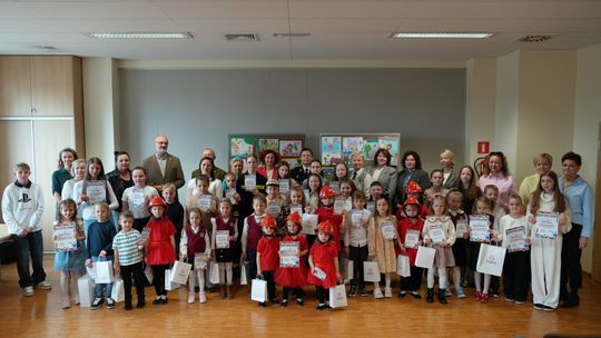 Dzieci i młodzież nagrodzeni podczas Strażackiego Konkursu Plastycznego w Gogolinie
