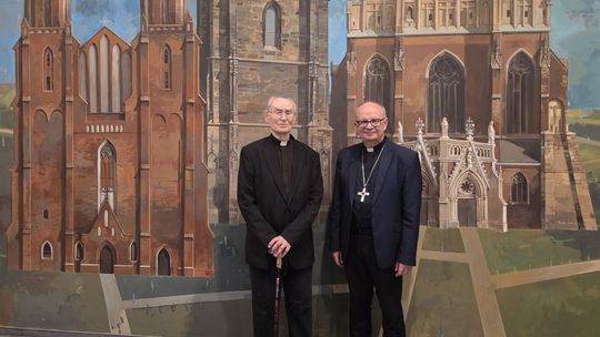 Najstarszy biskup w Polsce ma dziś 94 lata. Abp Alfons Nossol pochodzący z Brożca dziś świętuje