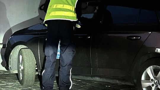 Nocna akcja służb. Ponad 100 aut pod lupą, kierowcy „na aplikację” sprawdzani bez taryfy ulgowej Nocna kontrola policji i ITD – sprawdzanie kierowców przewozów na aplikację, badanie trzeźwości i dokumentów