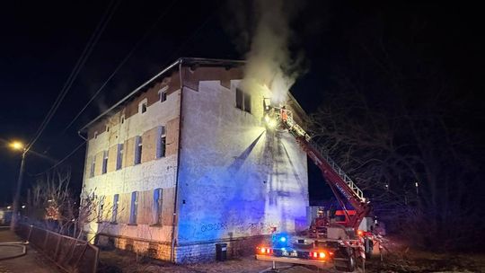 Nocny alarm w Gogolinie. Kłęby dymu pojawiły się w budynku wielorodzinnym