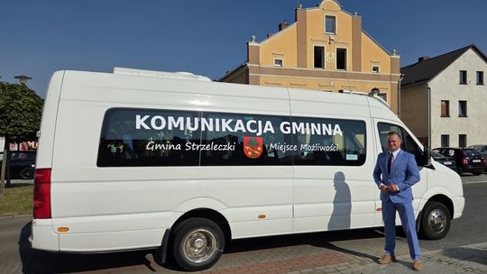 Autobus komunikacji publicznej na trasie Strzeleczki – Krapkowice – Otmęt zapewniający mieszkańcom dojazd do szpitala i szkół