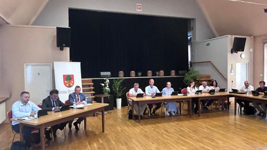 Nowe stawki ekwiwalentu OSP – gmina Strzeleczki:  🚒 akcje ratownicze – 25 zł / rozpoczęta godzina  📘 szkolenia i ćwiczenia – 10 zł / rozpoczęta godzina  👨‍🚒 szkolenie podstawowe (kandydaci) – 2 zł / godzina