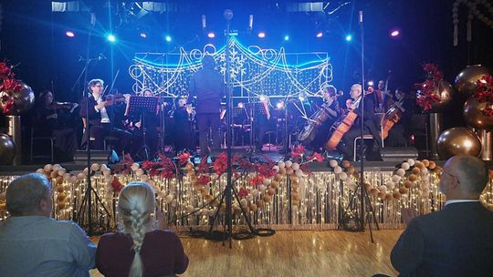 Muzycy Filharmonii Opolskiej podczas Koncertu Noworocznego „Viva Wiedeń” w Gminnym Centrum Kultury w Gogolinie