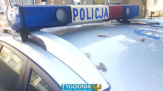 Policjanci zatrzymują kierowcę podejrzanego o jazdę pod wpływem alkoholu w Krapkowicach