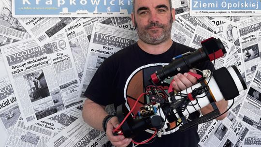 Sięga obiektywem miliard lat świetlnych w głąb kosmosu. Szymon Brekier opowiada o swojej pasji