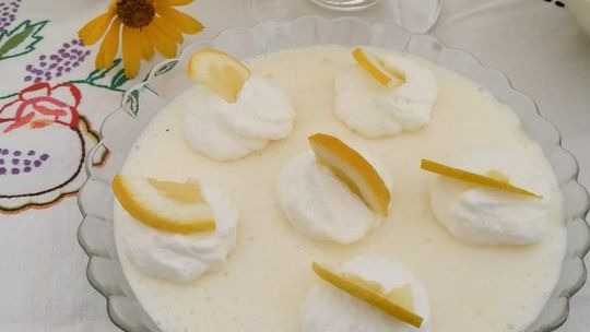 Słodka Wielkanoc: Babka, mazurek i śląskie desery, które przetrwały pokolenia Tradycyjne wielkanocne wypieki: babka, mazurek, szpajza i śląskie kołocze przygotowane w regionalnym stylu