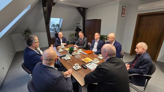 Spotkanie "na szczycie" w Krapkowicach: samorządowcy szukają wyjścia z transportowego impasu