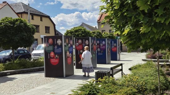 Strzeleczki: ruszyła plenerowa wystawa „Opolskie Kroszonki i Pisanki 2026”. Regionalna tradycja zachwyca na Rynku