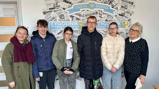 Świąteczna wizyta pełna uśmiechów. Uczniowie z Krapkowic odwiedzili redakcję Uczniowie z Zespołu Szkół Specjalnych im. Juliana Tuwima w Krapkowicach podczas przedświątecznej wizyty w redakcji z własnoręcznie wykonaną kartką wielkanocną
