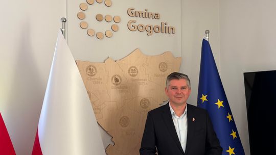 Burmistrz Gogolina Krzysztof Reinert podczas rozmowy o inwestycjach i planach rozwoju gminy