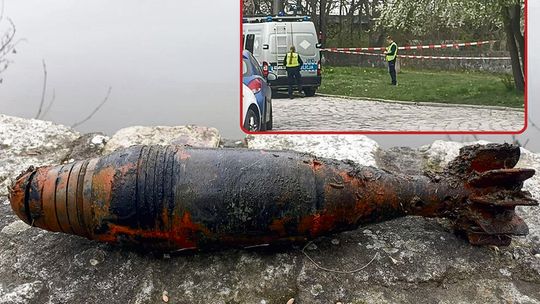 Wybuchowe odkrycie nad Odrą w Krapkowicach. Niebezpieczne znalezisko tuż obok restauracji Niewybuch znaleziony nad Odrą w Krapkowicach przy ulicy Rybackiej – teren zabezpieczony przez policję przed przyjazdem saperów