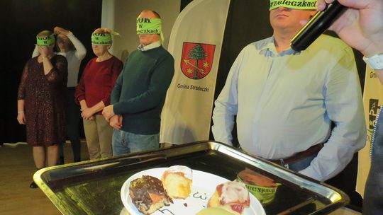 V Festiwal Pączka w Strzeleczkach – publiczność i scena w GOK