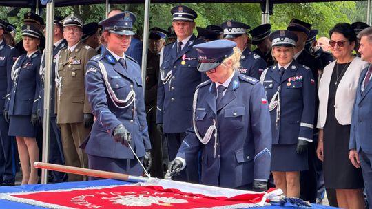 [Zdjęcia] Święto Policji w Krapkowicach. Sztandar dla krapkowickiej komendy