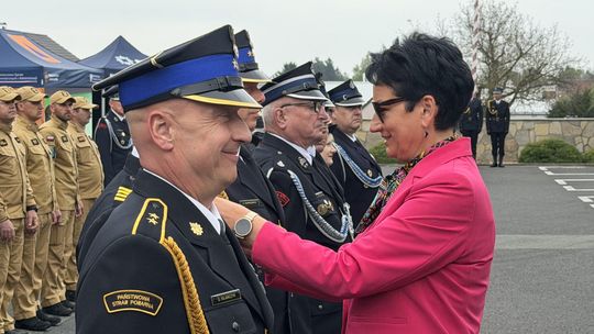 [ZDJĘCIA] Święto strażaków w Krapkowicach. Odznaki, nagrody i słowa uznania dla bohaterów codzienności