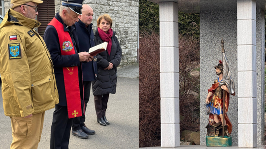 Odnowiona kapliczka św. Floriana w Komendzie Powiatowej PSP w Krapkowicach