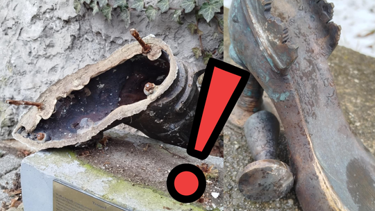 Rzeźba „Tampel” w Otmęcie uszkodzona w wyniku aktu wandalizmu – element Obuwniczego Szlaku.