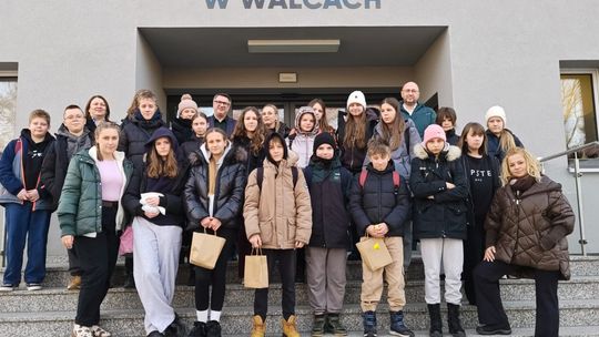 Zimowa przygoda młodzieży z Kobylnicy w Walcach. Tak wygląda partnerska współpraca gmin