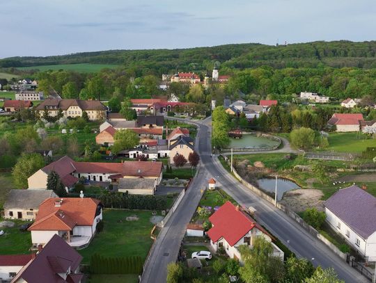Pracownicy WiK Zdzieszowice przy infrastrukturze wodno‑kanalizacyjnej na terenie gminy