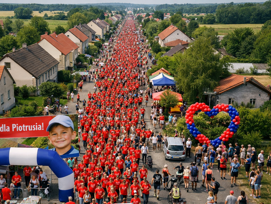 Uczestnicy biegu charytatywnego w Walcach podczas wydarzenia „Każdy bieg ma swój cel”