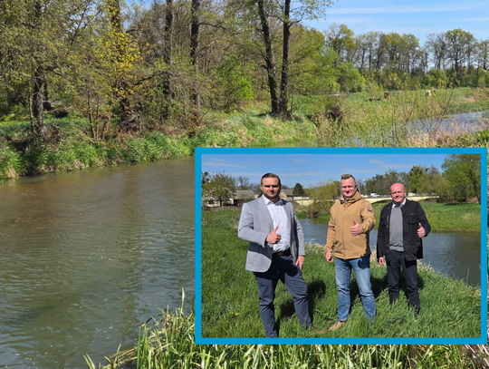 Rzeka Osobłoga w regionie Strzeleczek i Głogówka z prowadzonymi pracami umacniającymi brzegi po powodzi