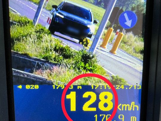 128 km/h w terenie zabudowanym. 34-latek w Pietnej stracił prawo jazdy w kilka minut Policjanci z Krapkowic zatrzymują kierowcę samochodu w Pietnej po pomiarze 128 km/h w terenie zabudowanym.