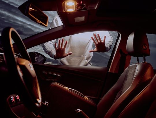 6000 samochodów – tyle skradziono ich w 2022 roku. Zadbaj, by twoje auto nie podzieliło ich losu