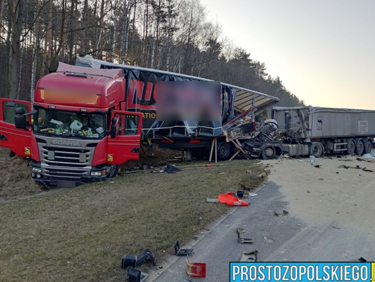 [AKTUALIZACJA] Autostrada częściowo zablokowana i korki w centrum regionu – to skutki zderzenia ciężarówek