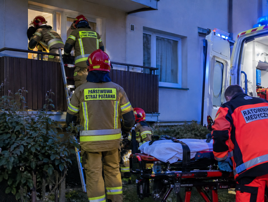 Strażacy podczas akcji ratunkowej w Mosznej po zgłoszeniu dotyczącym 78-letniej kobiety