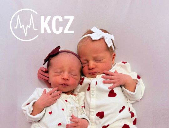 Bliźniaczki urodzone w Krapkowickim Centrum Zdrowia są symbolem lipcowego baby boomu. W lipcu 2026 roku w szpitalu w Krapkowicach przyszło na świat aż 77 noworodków.