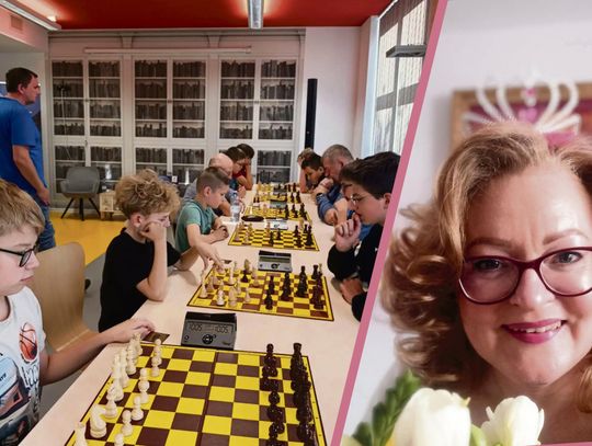Izabela Kotowicz ze Stowarzyszenia Szachistów Hetman Krapkowice podczas spotkania poświęconego grze w szachy.