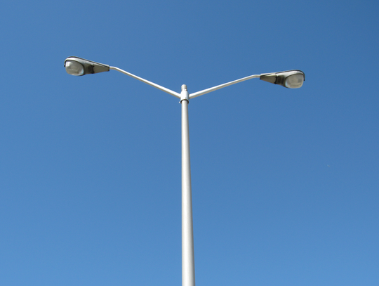 Modernizacja oświetlenia ulicznego w gminie Strzeleczki – wymiana opraw oświetleniowych przy drodze