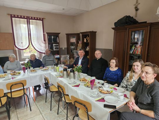 Burmistrz Gogolina z chorymi w Górażdżach! Zobacz, jak wyglądał wyjątkowy Światowy Dzień Chorego Burmistrz Gogolina Krzysztof Reinert podczas spotkania z seniorami i osobami chorymi w Górażdżach z okazji Światowego Dnia Chorego.
