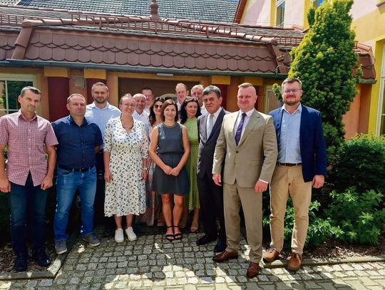 Sesja Rady Miejskiej w Strzeleczkach, podczas której burmistrz Marek Pietruszka otrzymał wotum zaufania i absolutorium