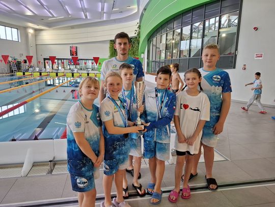 Delfin błyszczy w Tychach – 7 medali i podium w sztafecie!
