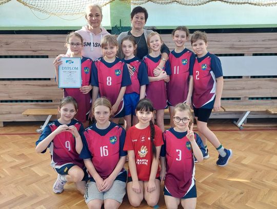 Dobre starcia w półfinale i awans - sportowy sukces uczniów PSP nr 5 w Krapkowicach